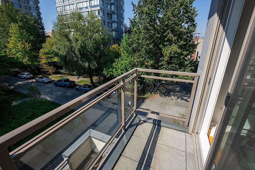 306 2128 W 40th Avenue