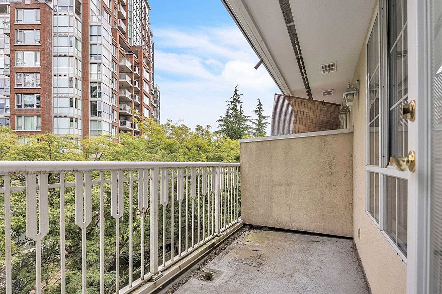 422 5835 Hampton Place