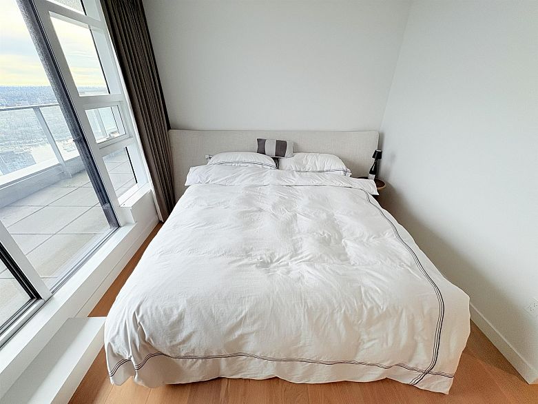 5901 1289 Hornby Street