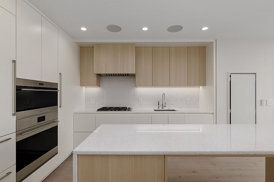 2501 7433 Cambie Street