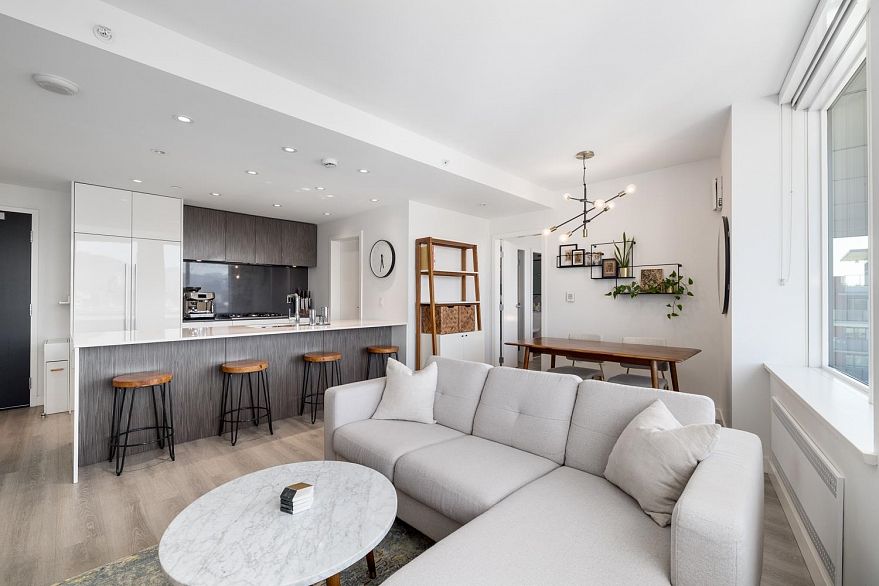 902 209 E 7th Avenue