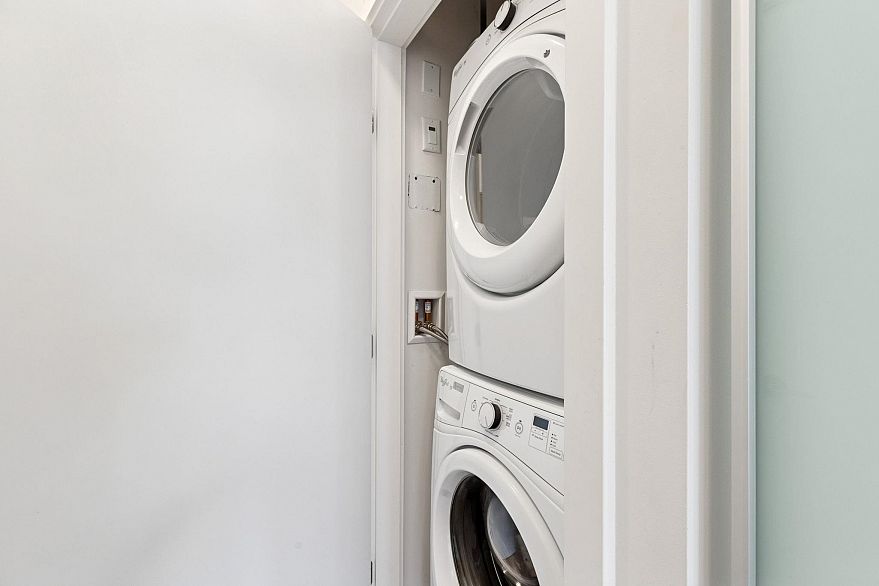 215 384 E 1st Avenue