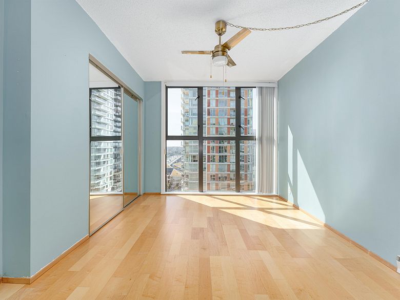 1605 789 Drake Street