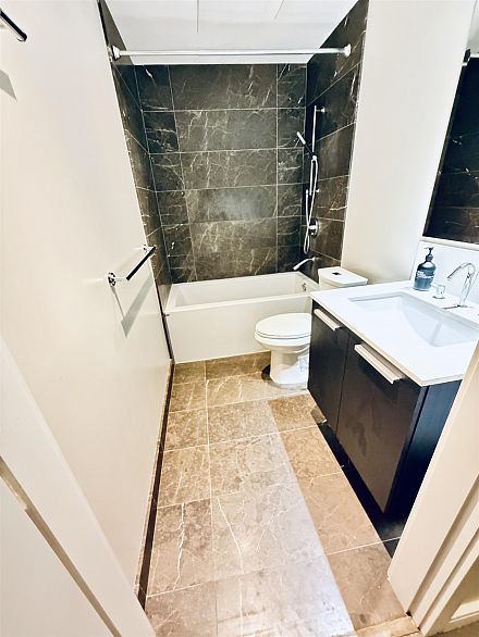 1103 1221 Bidwell Street