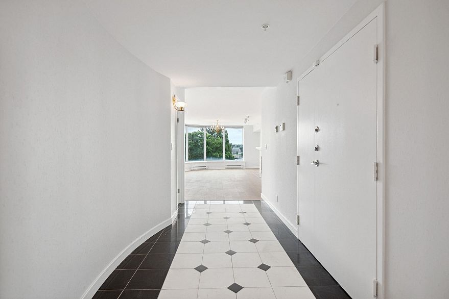 5A 1403 Beach Avenue