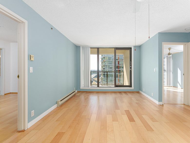 1605 789 Drake Street