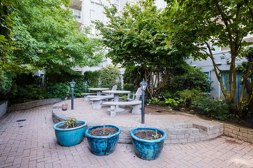 703 910 Beach Avenue