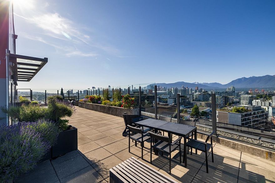 902 209 E 7th Avenue