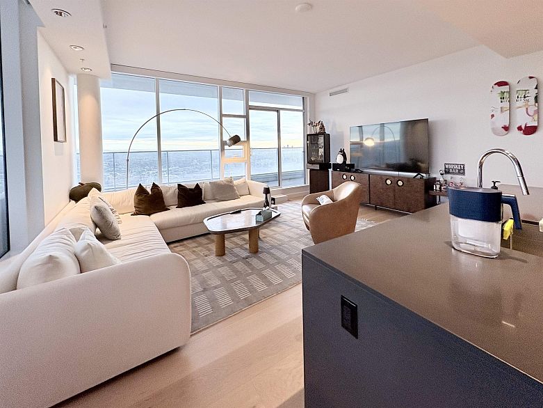 5901 1289 Hornby Street