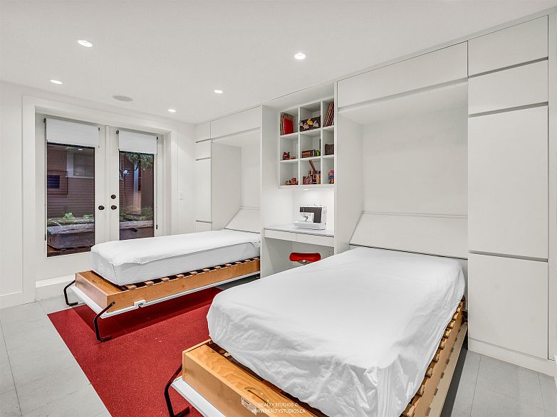 1747 Balaclava Street