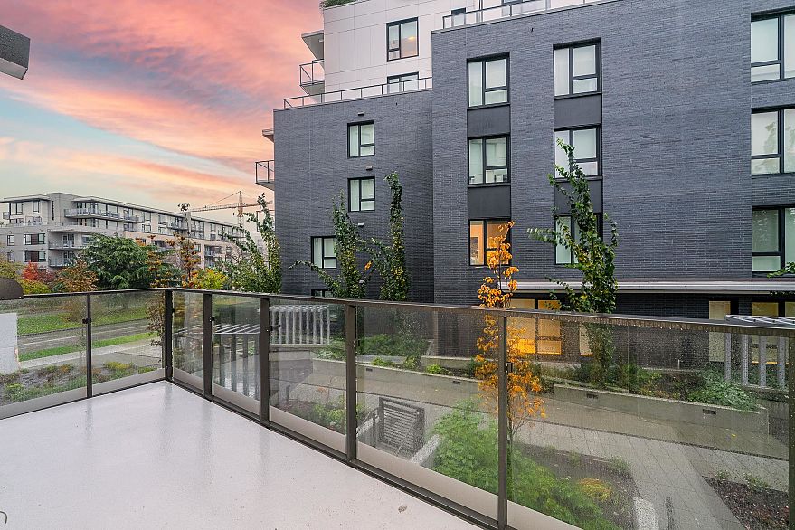 216 5212 Cambie Street