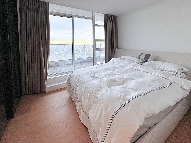 5901 1289 Hornby Street