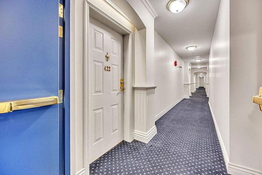 422 5835 Hampton Place