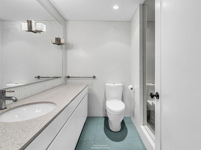 1747 Balaclava Street