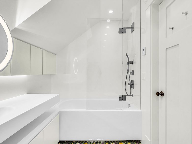 1747 Balaclava Street