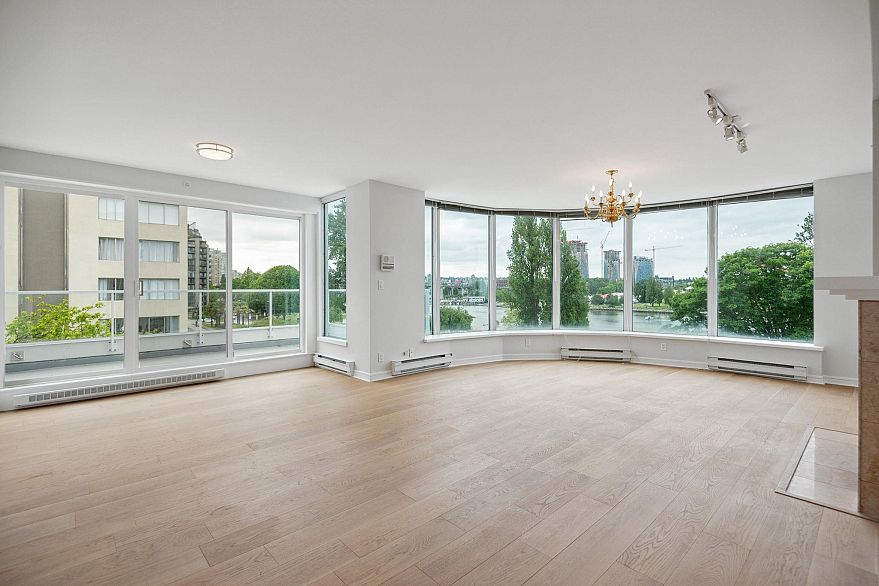 5A 1403 Beach Avenue