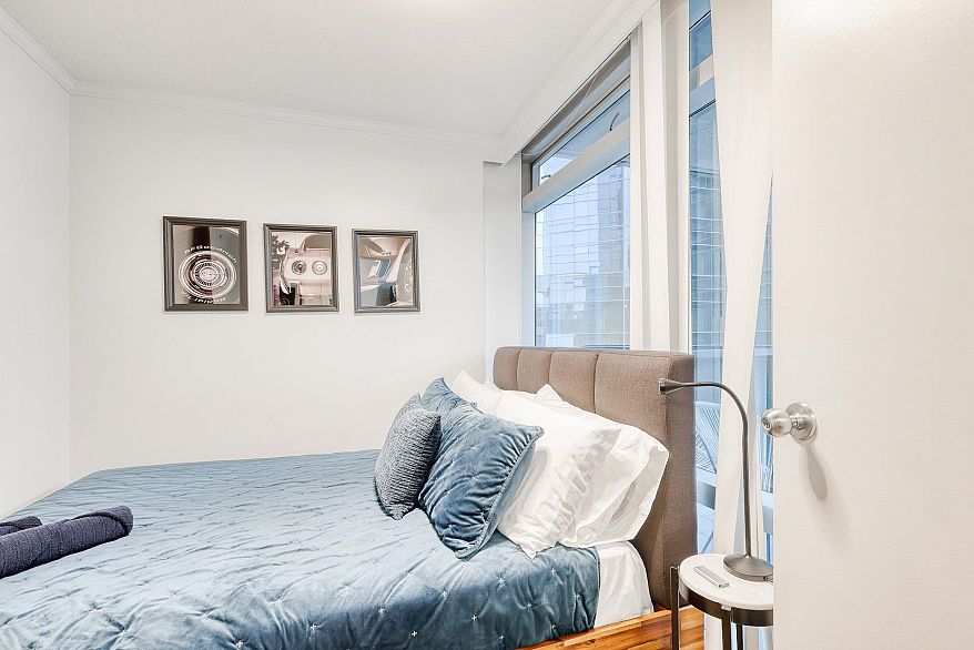 1705 1050 Burrard Street