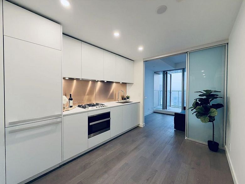 4510 1480 Howe Street