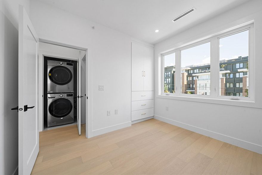 1 7361 Fraser Street