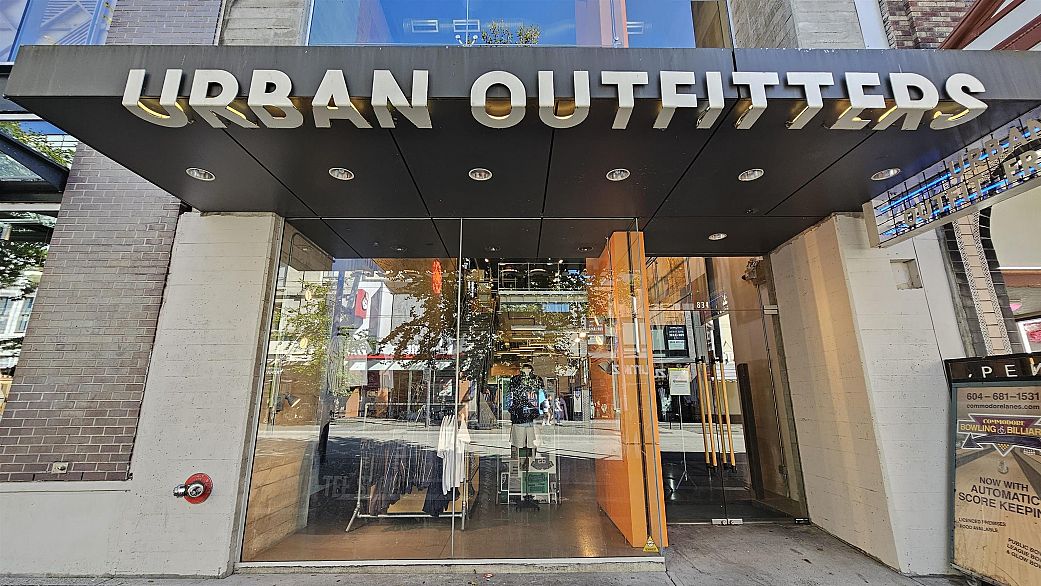 1202 999 Seymour Street