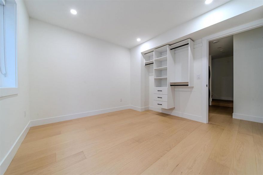 1 3576 E Pender Street