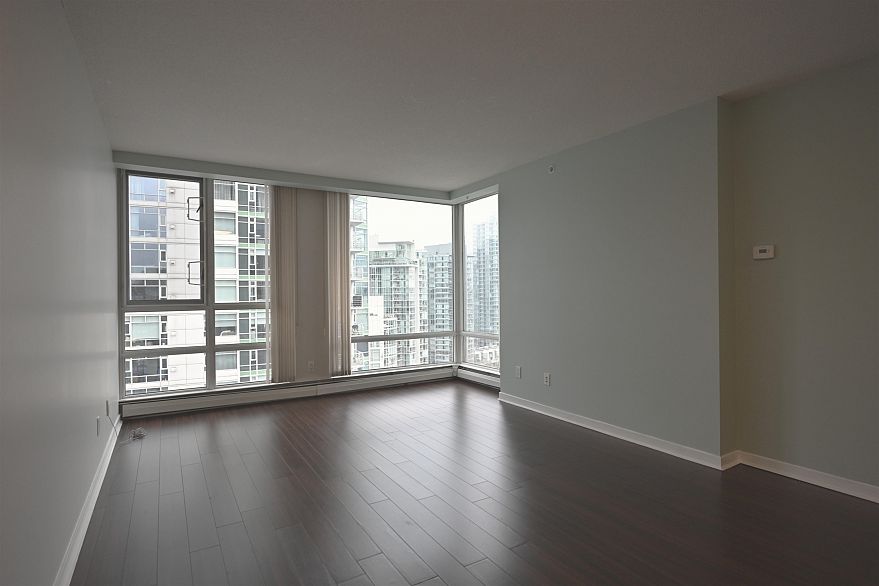 2002 1201 Marinaside Crescent