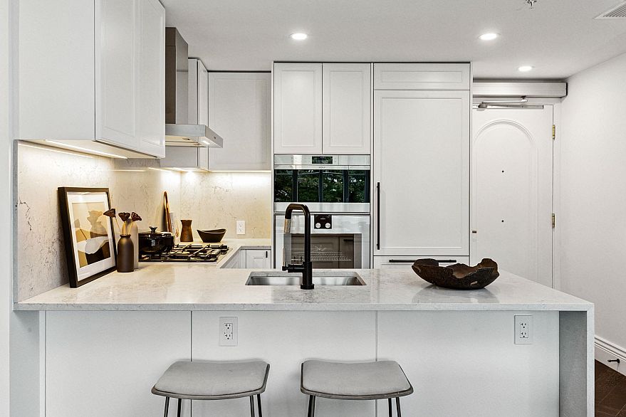 207 2096 W 47th Avenue