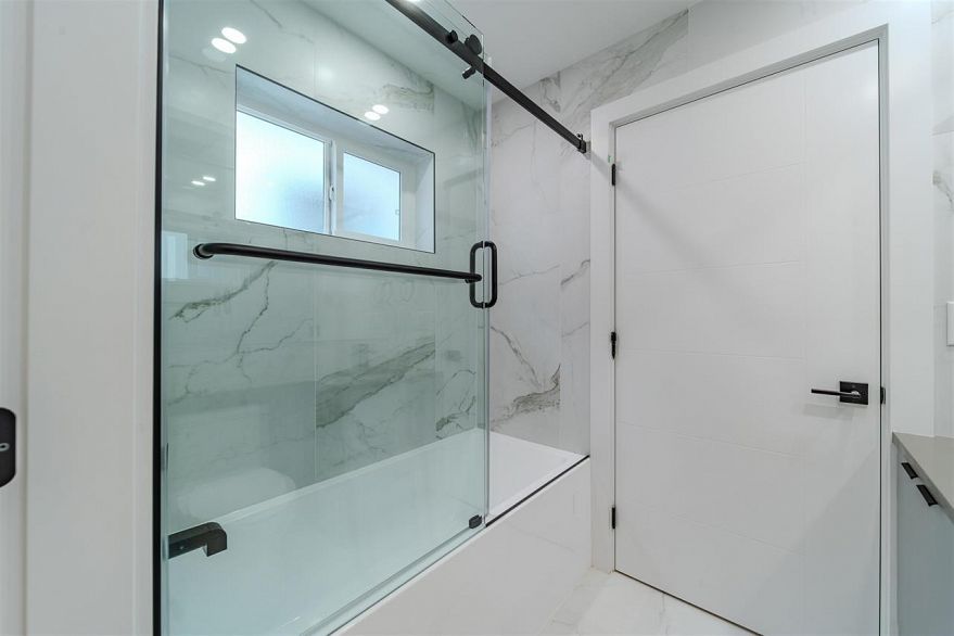 1 3576 E Pender Street