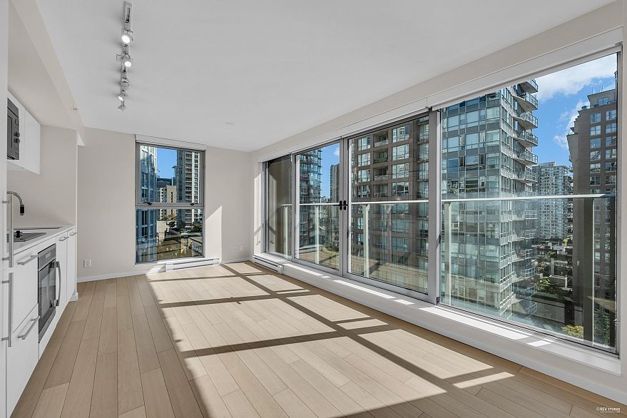 1202 999 Seymour Street