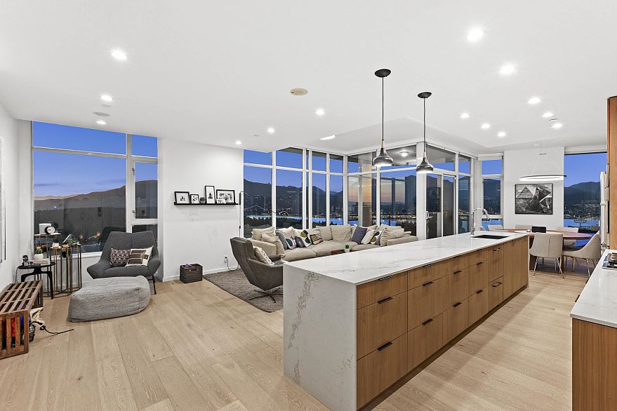 3701 1211 Melville Street