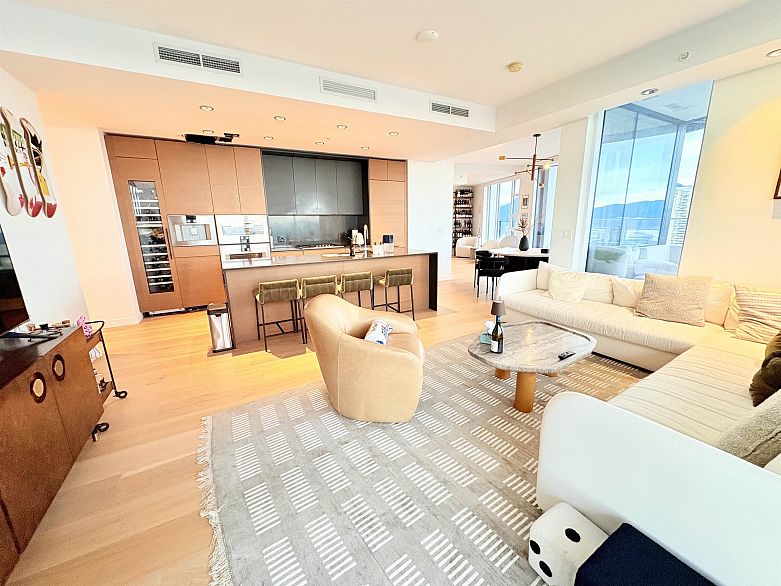 5901 1289 Hornby Street