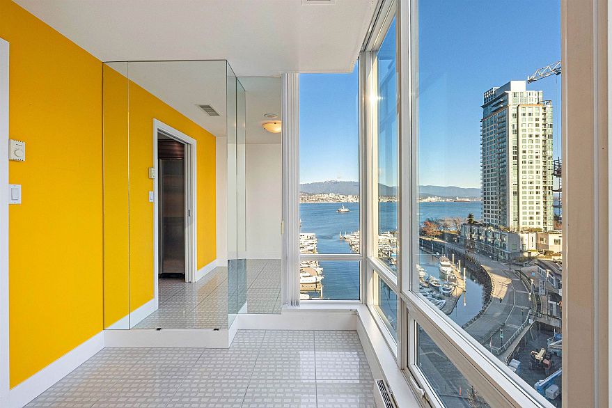 1002 499 Broughton Street