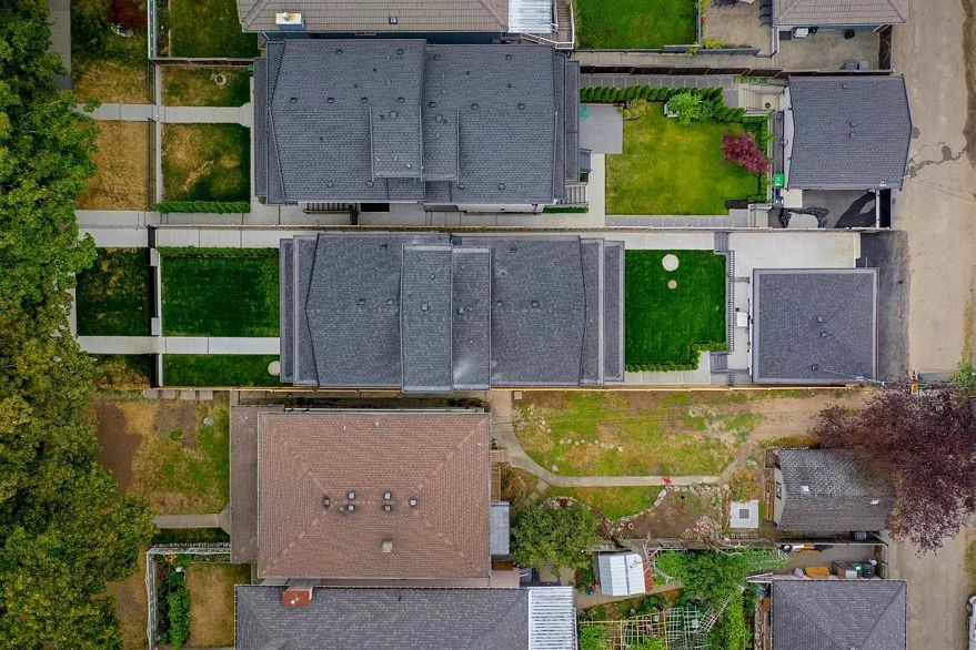 1 3576 E Pender Street