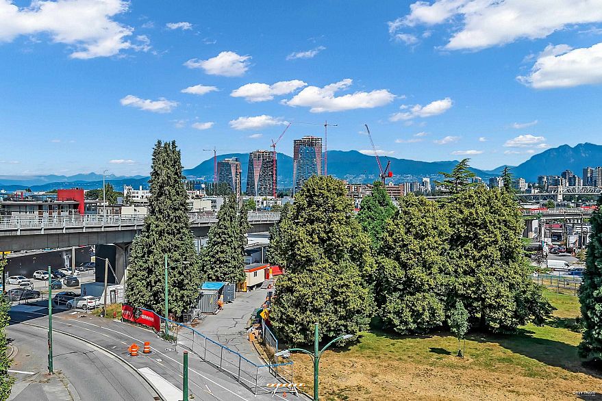 404 1529 W 6th Avenue