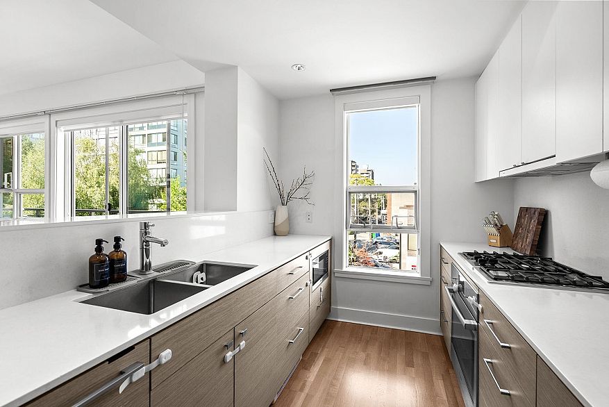 306 2128 W 40th Avenue