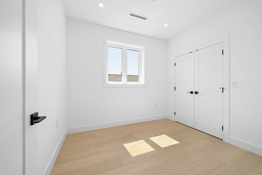 1 7361 Fraser Street