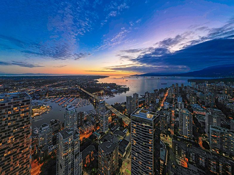 1205 889 Pacific Street