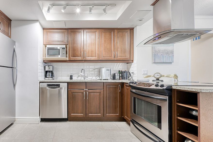 1705 1050 Burrard Street