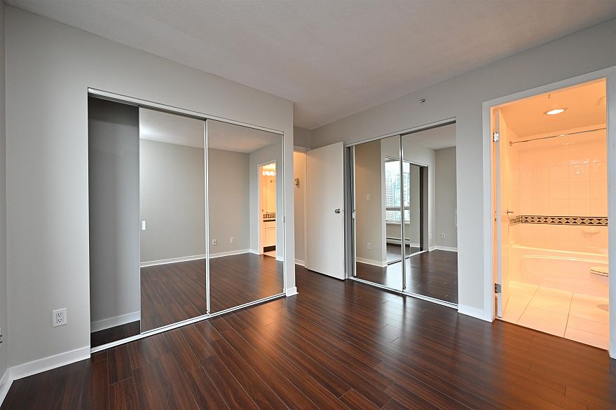 2002 1201 Marinaside Crescent