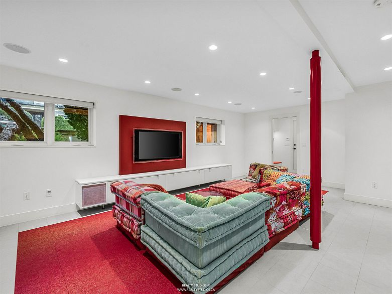 1747 Balaclava Street