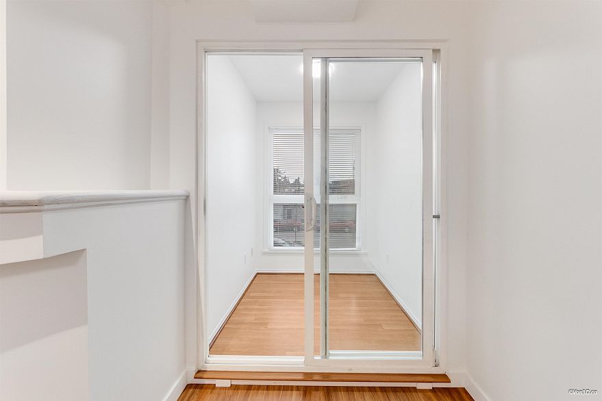 210 4989 Duchess Street