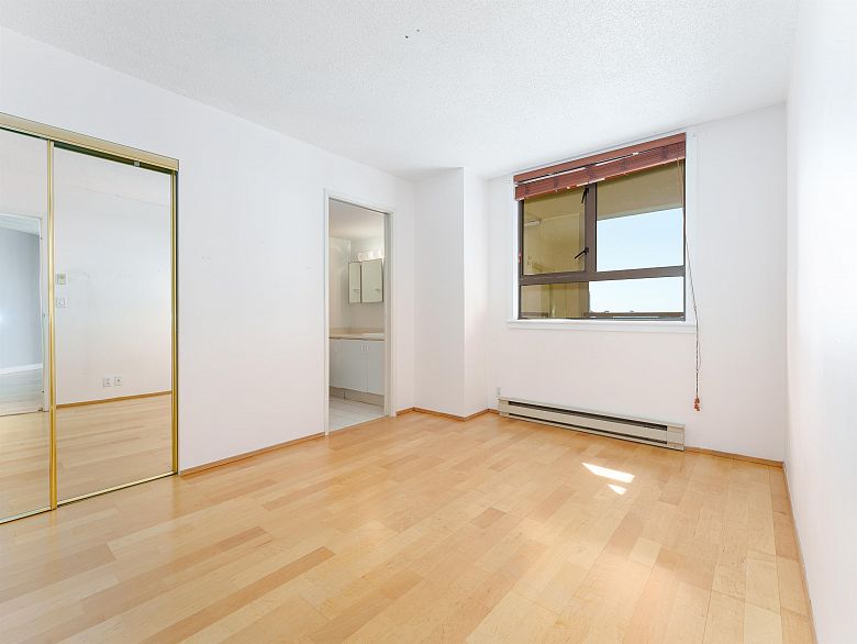 1605 789 Drake Street