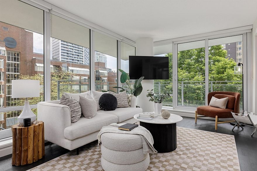 608 1009 Harwood Street