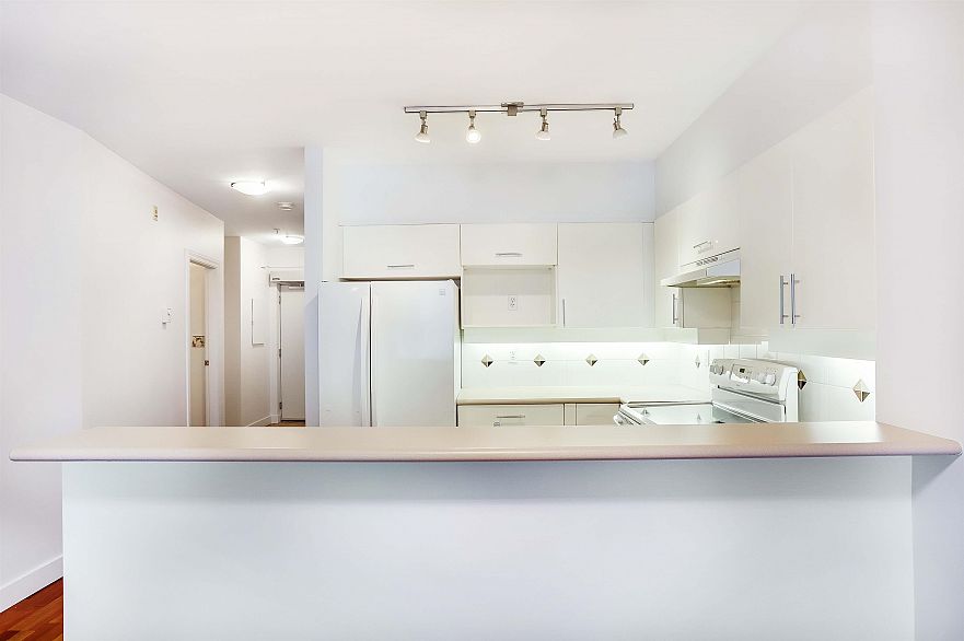 203 1688 Cypress Street