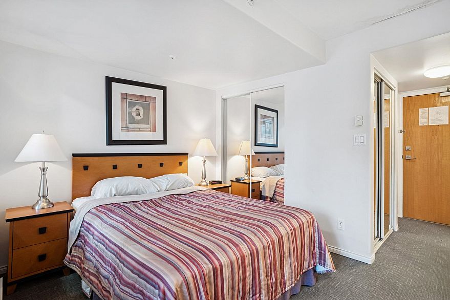 703 910 Beach Avenue