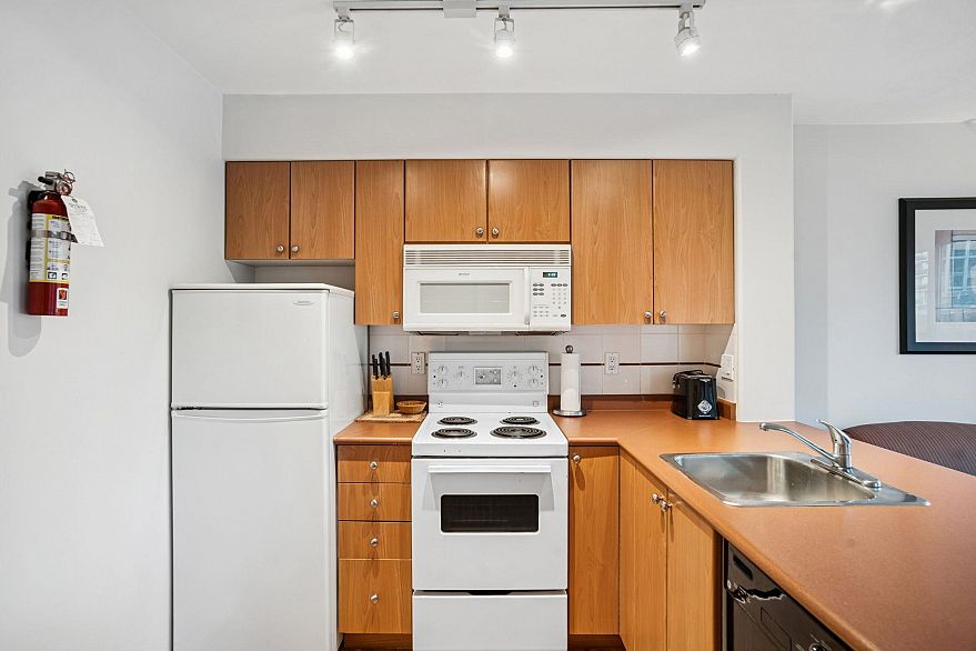 703 910 Beach Avenue