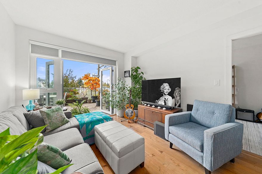 205 4083 Cambie Street