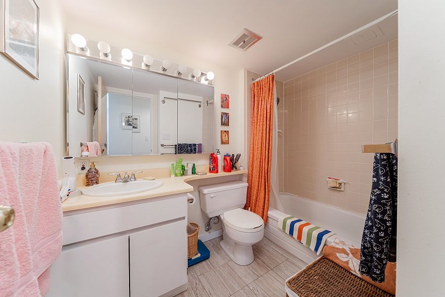 1403 1725 Pendrell Street