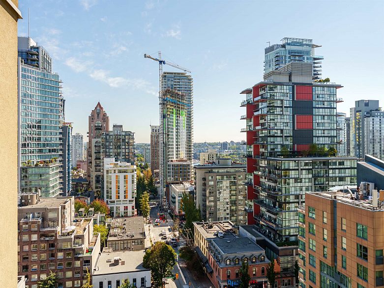 1605 789 Drake Street