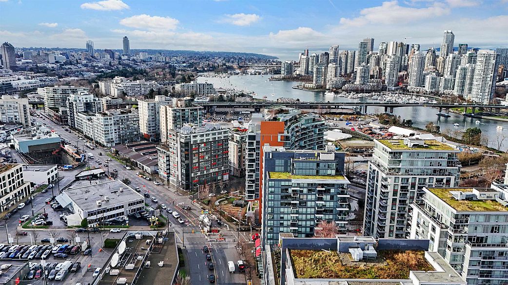 1609 1788 Columbia Street